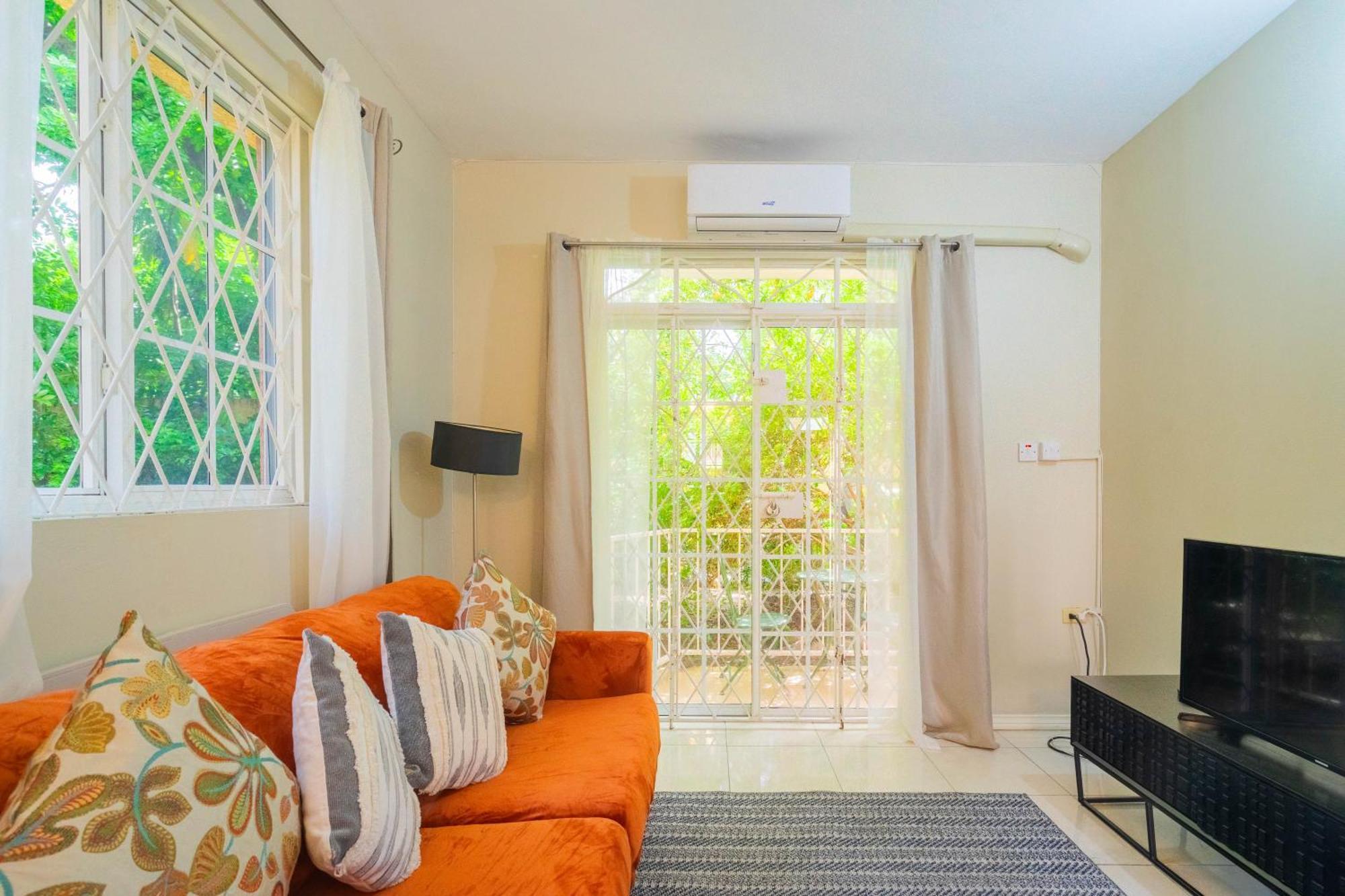Musgrave Annex- Comfy 1 Bedroom Apartment On The Ground Floor Kingston Bagian luar foto