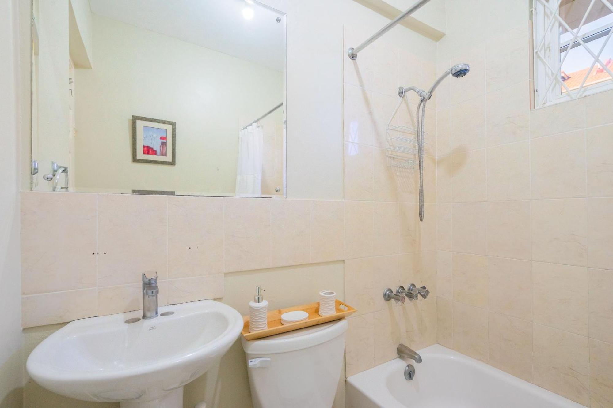 Musgrave Annex- Comfy 1 Bedroom Apartment On The Ground Floor Kingston Bagian luar foto
